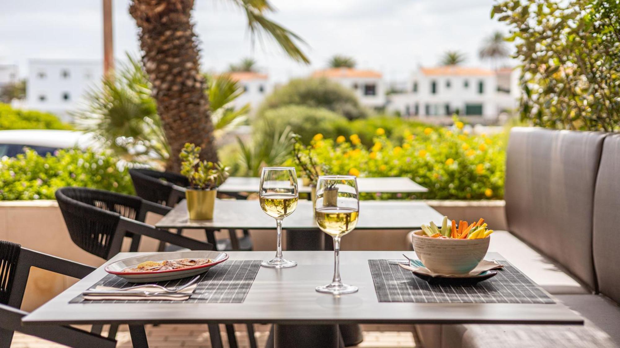 Seth Port Ciutadella Hotel Exterior photo